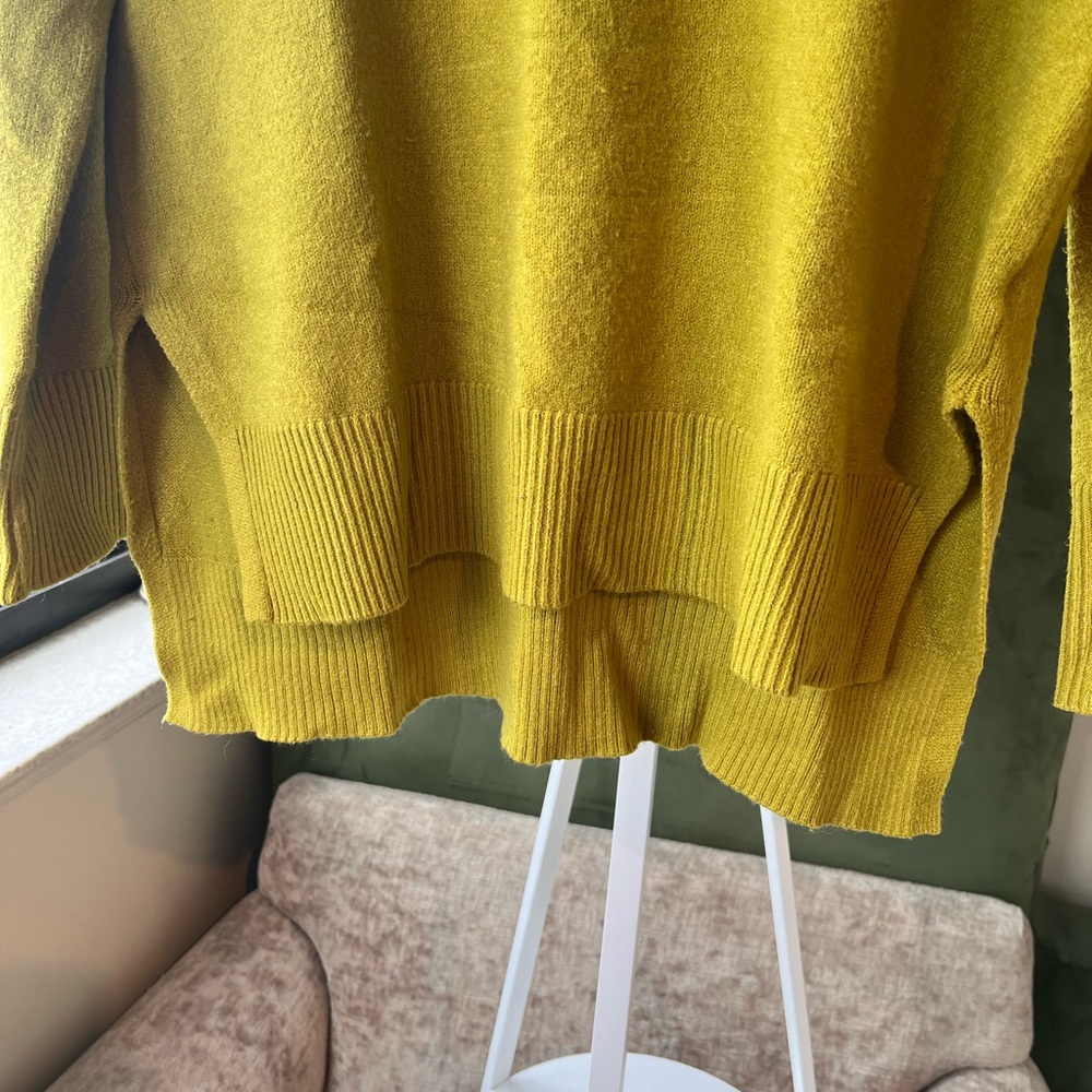 Tahari Chartruse Crewneck Sweater - Picture 3 of 5